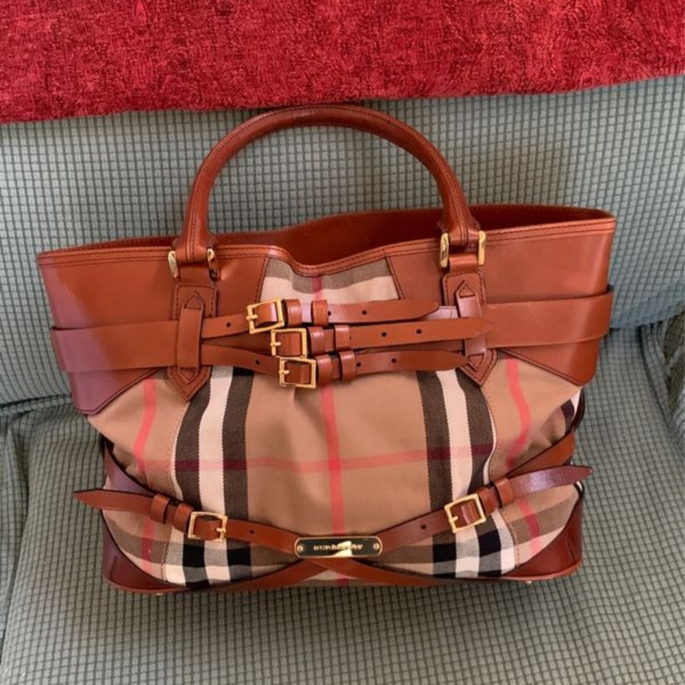 ✨✨ SOLD✨✨Burberry Med Bridle Belted Leather Tote